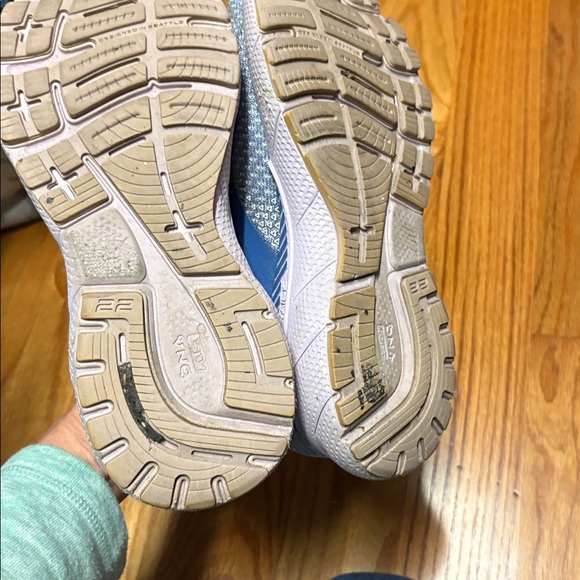 Brooks Adrenaline GTS Light Blue Sneakers - Picture 4 of 5